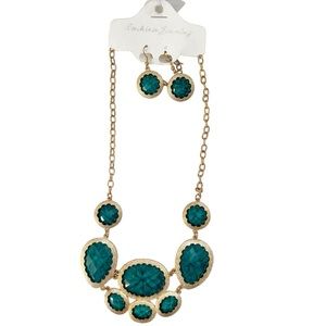 Emerald Green Gold Tone Statement Necklace & Earring Set NWT Costume Bib